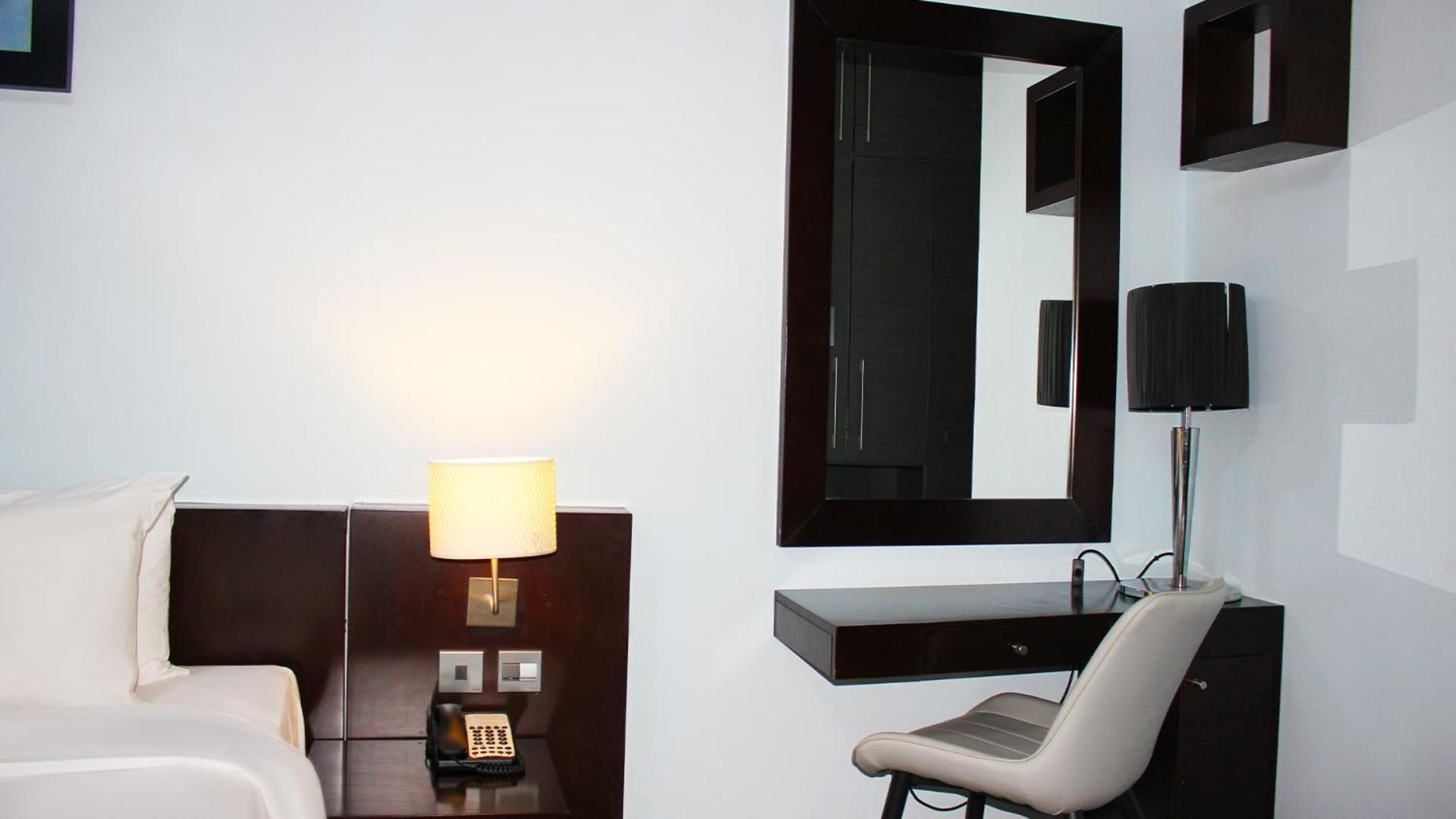Deluxe One-Bedroom Apartment City View